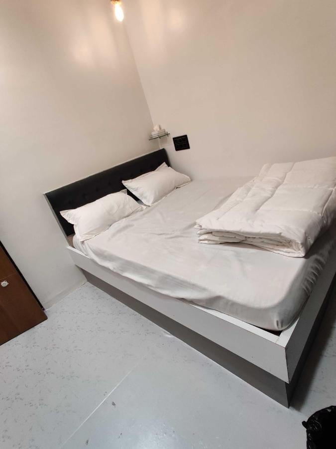 Oyo 91692 The You And Me Hotel Utran Экстерьер фото
